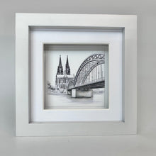 Lade das Bild in den Galerie-Viewer, Köln-Bild „Skyline schwarz-weiss“ (gerahmt, 10x10cm)