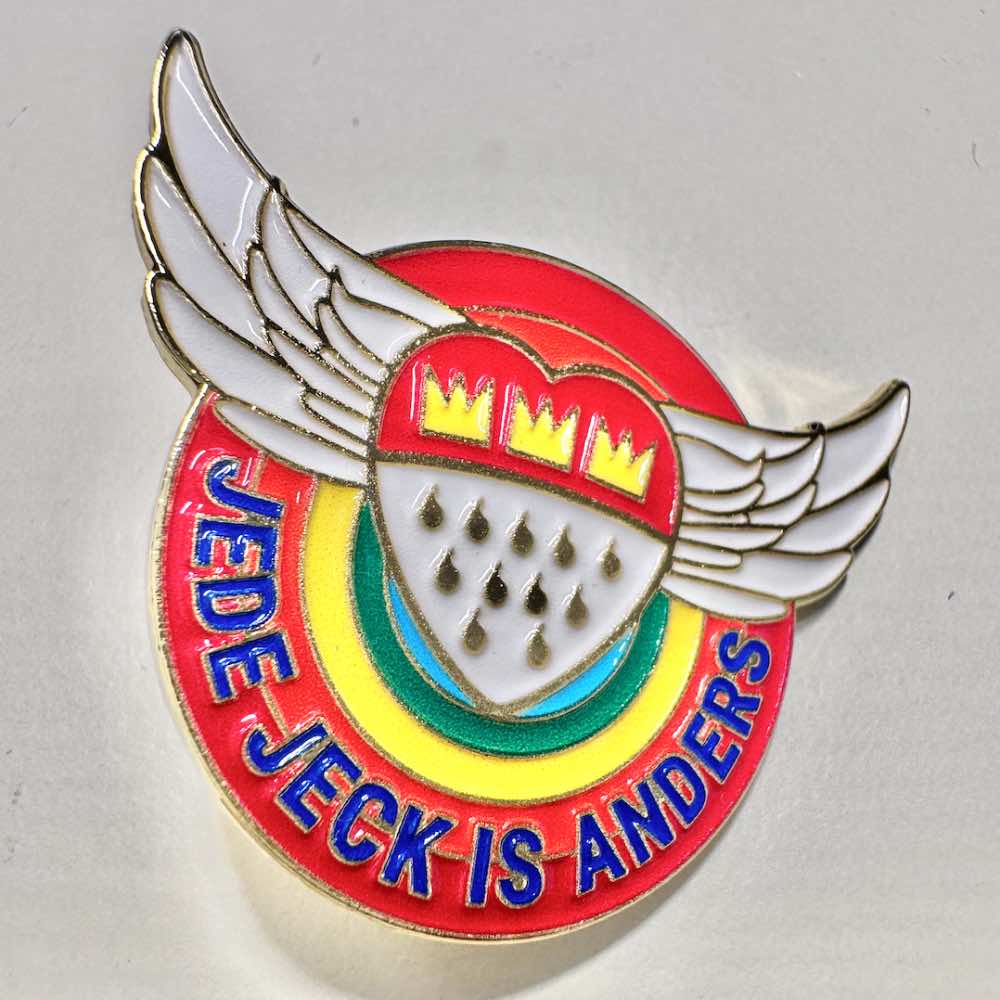 Premium-Anhänger & -Pin 3er-Set (Aktion)