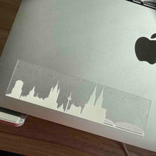 Lade das Bild in den Galerie-Viewer, Autoaufkleber Köln-Skyline weiss
