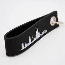 Lade das Bild in den Galerie-Viewer, Filz-Schlüsselanhänger „Köln-Skyline“