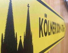 Lade das Bild in den Galerie-Viewer, Dom-Wegweiser mit eigener Kilometer-Zahl