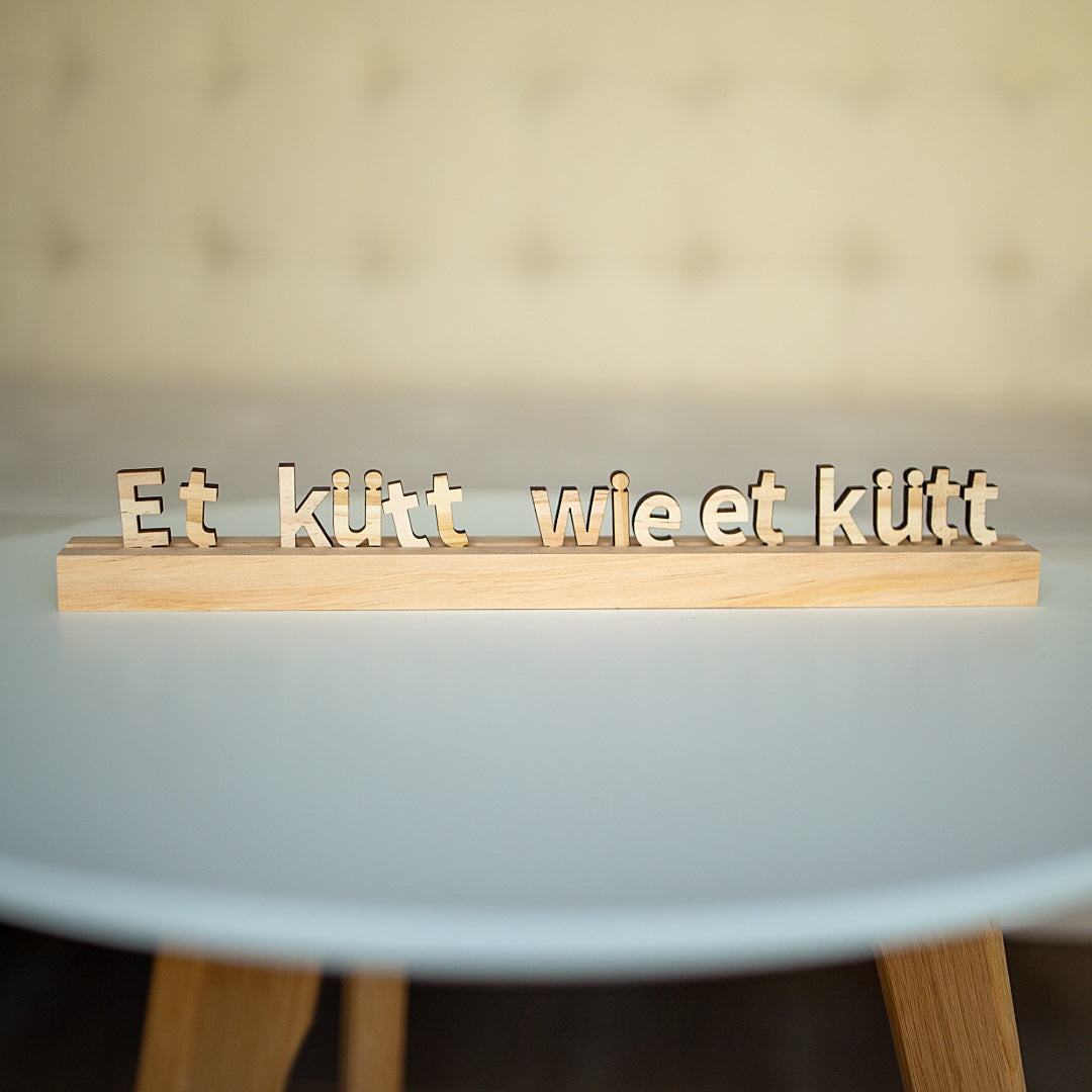 Holz-Schriftzug: Et kütt wie et kütt
