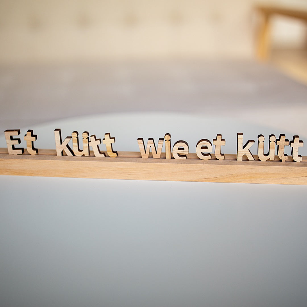Holz-Schriftzug: Et kütt wie et kütt