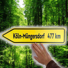 Lade das Bild in den Galerie-Viewer, Köln-Müngersdorf Wegweiser mit eigener Kilometer-Zahl
