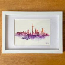 Lade das Bild in den Galerie-Viewer, Köln-Kunstdruck „Skyline“ lila im Holzrahmen 20x30cm
